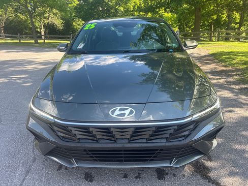 Certified 2025 Hyundai Elantra Hybrid FWD image 9