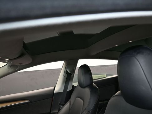 Used 2022 Tesla Model 3 Standard Range image 11