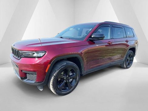 Used 2023 Jeep Grand Cherokee L Laredo image 3
