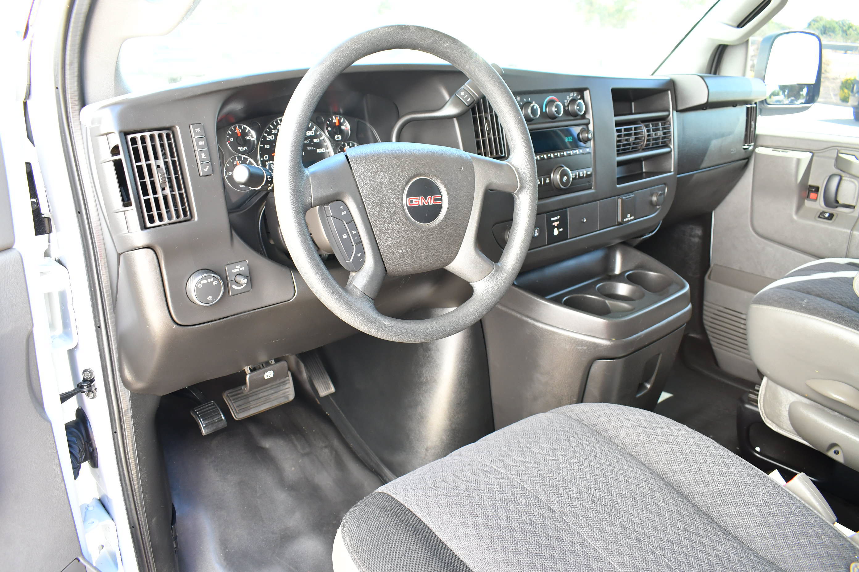 Used 2018 GMC Savana 2500 w/ Driver Convenience Package RWD image 16