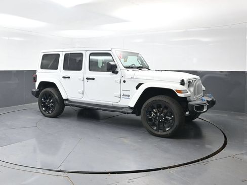 Used 2022 Jeep Wrangler Unlimited Sahara w/ Cold Weather Group AWD/4WD image 5