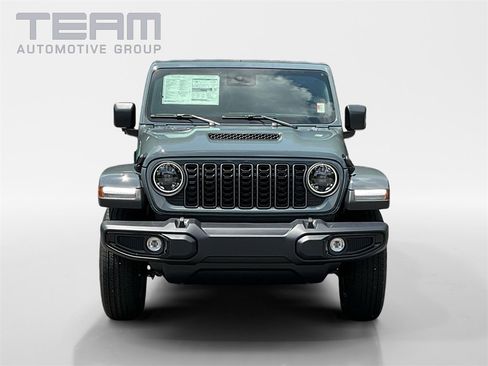 New 2025 Jeep Gladiator Sport image 2