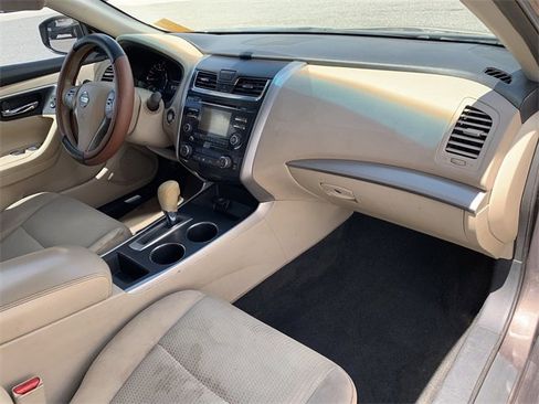 Used 2015 Nissan Altima 2.5 SV w/ Convenience Package image 14