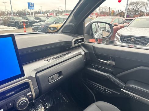 Used 2025 Toyota Tacoma TRD Off-Road image 28