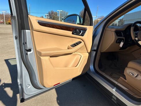 Used 2017 Porsche Macan S w/ Dark Walnut Interior Package image 19