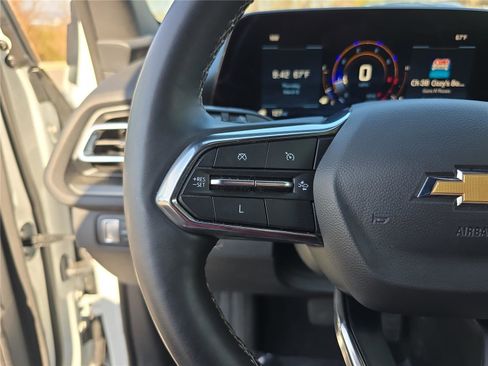 Used 2025 Chevrolet Traverse LT image 31