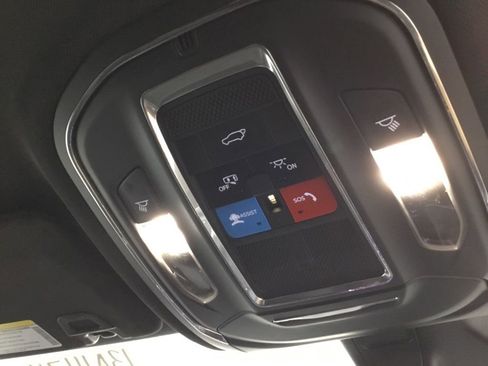 Used 2025 Jeep Grand Cherokee Altitude image 36