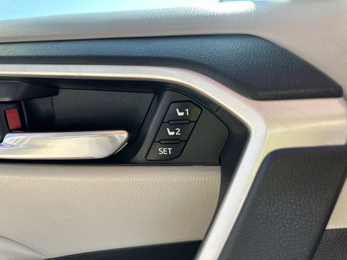 Used 2020 Toyota RAV4 XLE Premium image 23