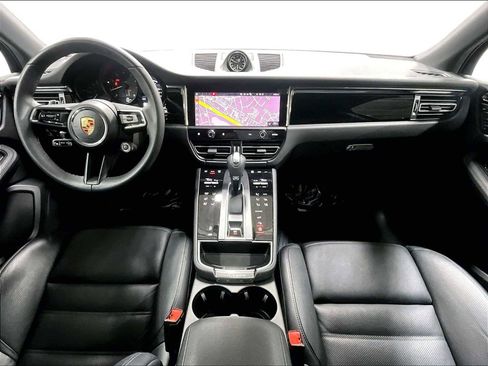 Used 2025 Porsche Macan image 17