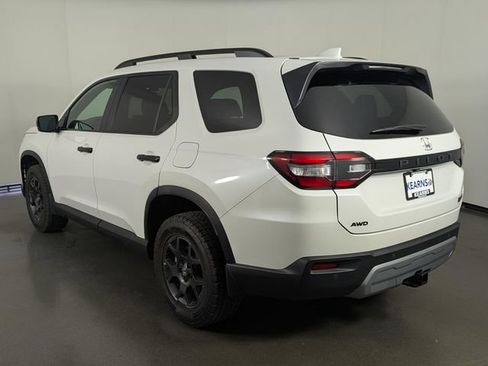 Used 2025 Honda Pilot TrailSport image 6