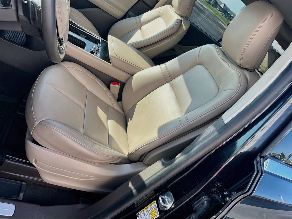 Used 2024 Lincoln Aviator AWD w/ Premium Package image 20