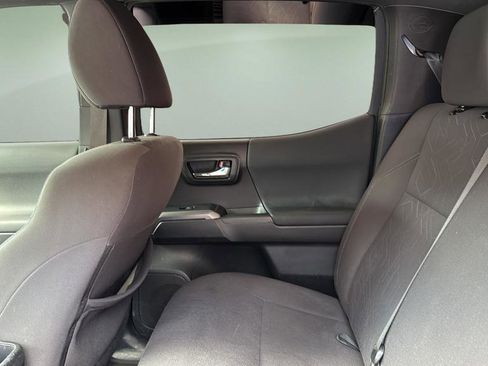 Used 2019 Toyota Tacoma TRD Off-Road w/ Technology Package image 15