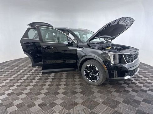 Certified 2025 Kia Sorento S w/ Panoramic Sunroof Package image 14