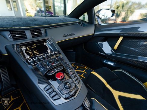Used 2021 Lamborghini Aventador SVJ image 15