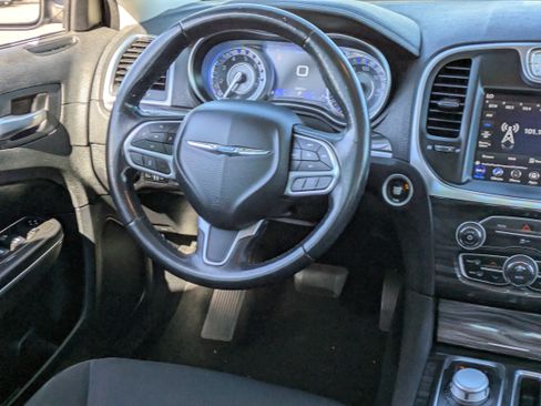 Used 2021 Chrysler 300 Touring image 15