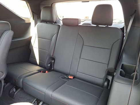 Used 2024 Chevrolet Traverse RS FWD image 11