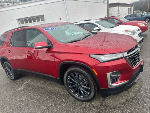 Used 2023 Chevrolet Traverse RS image 8