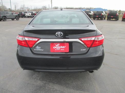 Used 2017 Toyota Camry XSE image 5