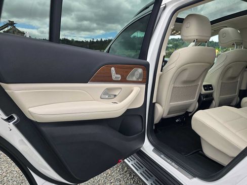 Used 2026 Mercedes-Benz GLS 450 4MATIC image 21