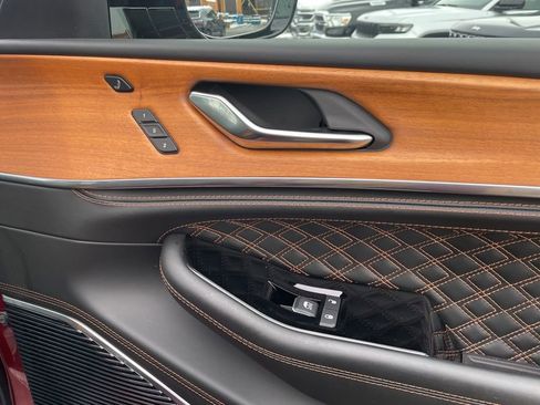 Used 2024 Jeep Grand Cherokee Summit image 41