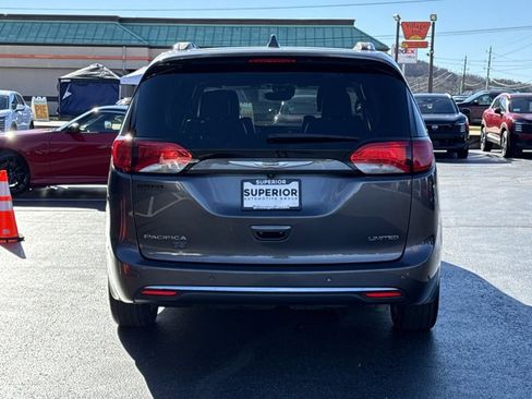 Used 2020 Chrysler Pacifica Limited image 4