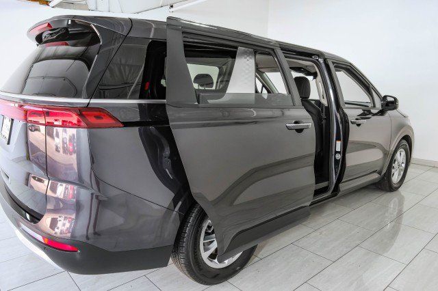 Used 2023 Kia Carnival LX FWD image 45