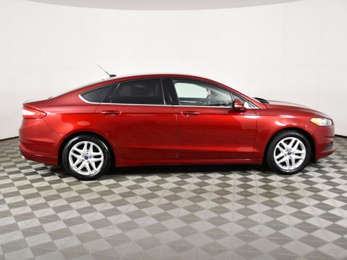 Used 2016 Ford Fusion SE FWD image 5