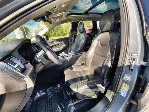 Used 2023 Volvo XC60 B5 Ultimate w/ Climate Package image 13