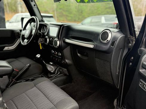 Used 2012 Jeep Wrangler Sahara w/ Connectivity Group image 10