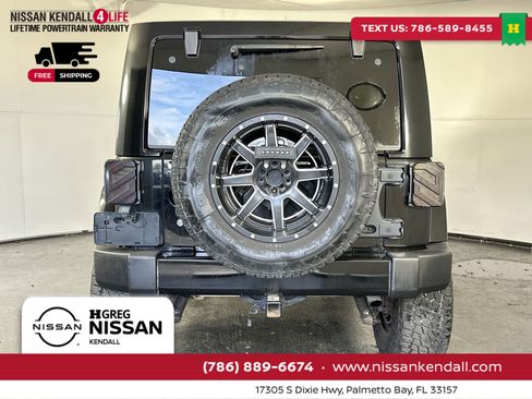 Used 2017 Jeep Wrangler Unlimited Sahara w/ Connectivity Group image 10