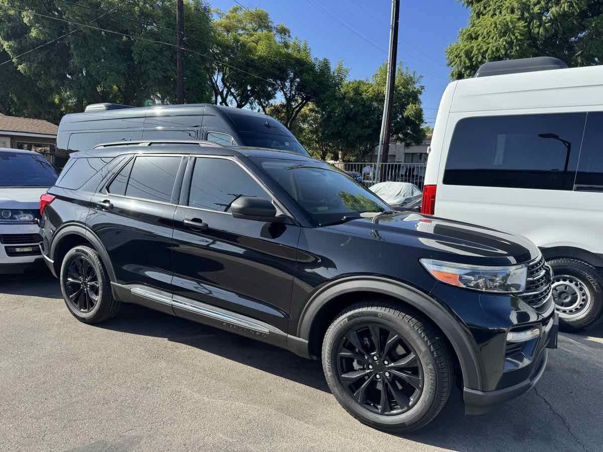 Used 2020 Ford Explorer XLT w/ Equipment Group 202A AWD/4WD image 2