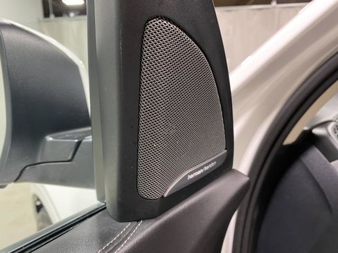 Used 2024 BMW X7 xDrive40i w/ Premium Package image 3