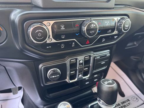 Used 2021 Jeep Wrangler Unlimited Sport image 29