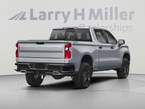 Used 2026 Chevrolet Silverado 1500 LT Trail Boss w/ Convenience Package II AWD/4WD image 2