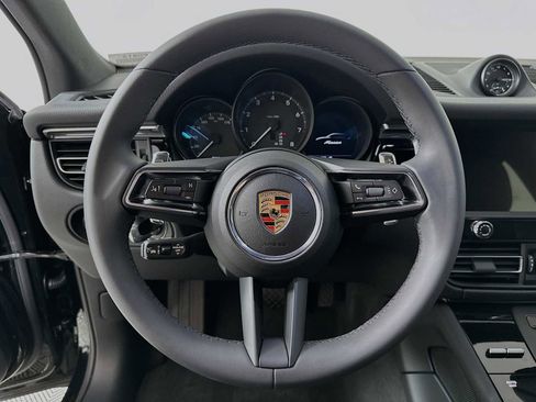 Certified 2025 Porsche Macan image 15