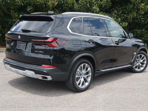 Used 2025 BMW X5 xDrive50e AWD/4WD image 3