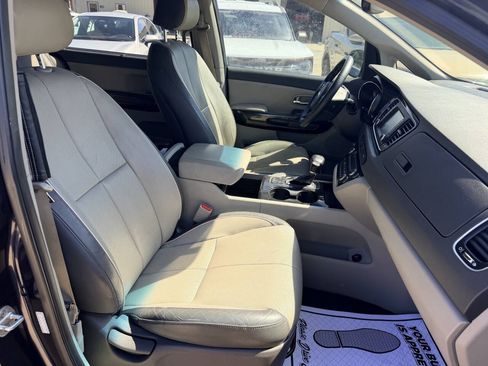 Used 2018 Kia Sedona EX FWD image 25