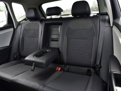 Used 2025 Volkswagen Taos SE image 23