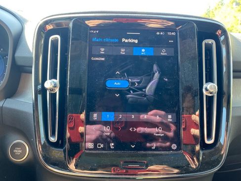 Used 2024 Volvo XC40 B5 Ultimate w/ Protection Package Premier image 18