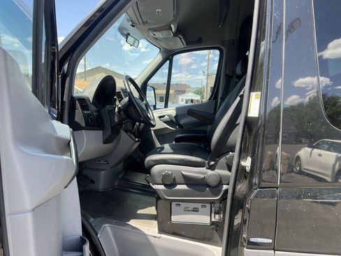 Used 2013 Mercedes-Benz Sprinter 2500 image 12