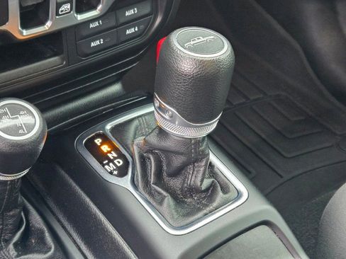 Used 2021 Jeep Gladiator Willys image 24