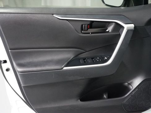 Certified 2025 Toyota RAV4 LE image 28