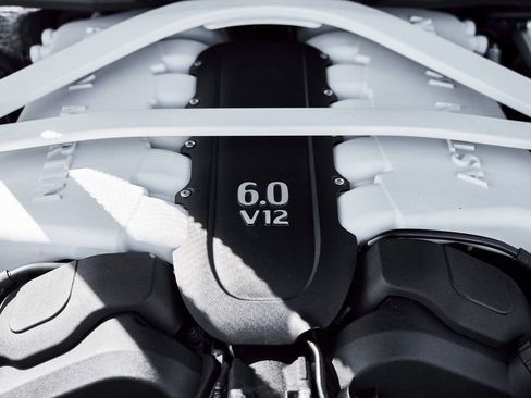 Used 2017 Aston Martin Vanquish S image 24