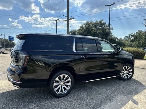 New 2025 Chevrolet Suburban Premier image 4