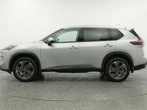 Used 2025 Nissan Rogue SV image 5