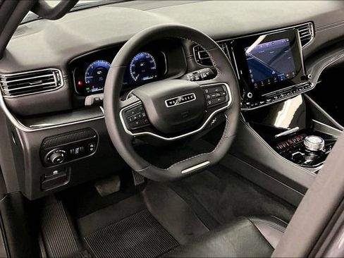 Used 2023 Jeep Wagoneer 4WD w/ Premium Group I image 15