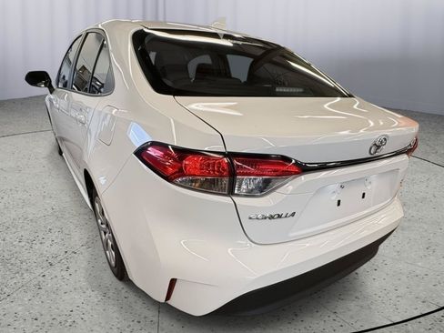 Used 2025 Toyota Corolla LE FWD image 8