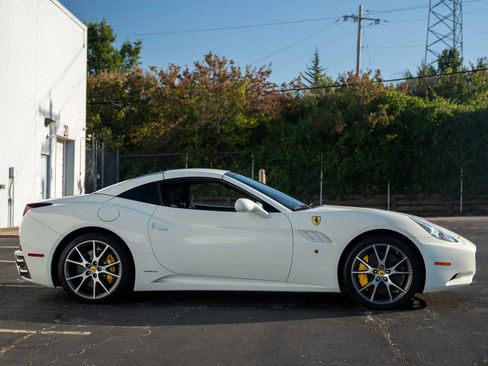 Used 2014 Ferrari California image 9
