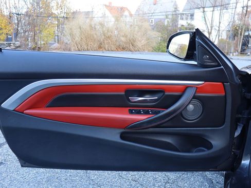 Used 2015 BMW M4 Convertible image 22