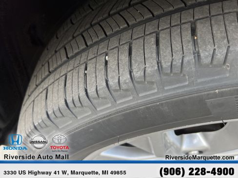 Used 2023 Ford Explorer XLT w/ Equipment Group 202A AWD/4WD image 12